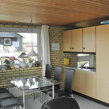 Three-bedroom Holiday In Henne 6