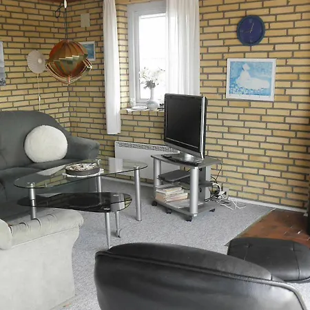 Three-bedroom Holiday In Henne 6 度假居 *